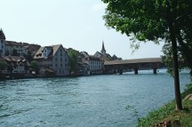 Gailingen - Blick auf die alte gedeckte Rheinbrücke in Dissenhofen (CH)